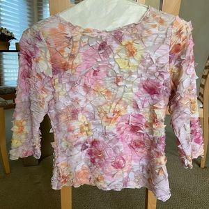 Sno Skins 3/4 sleeve top with pastel shades of pink, orange & yellow. EU…